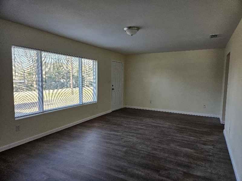 302 N Main St - Photo 3 of 22
