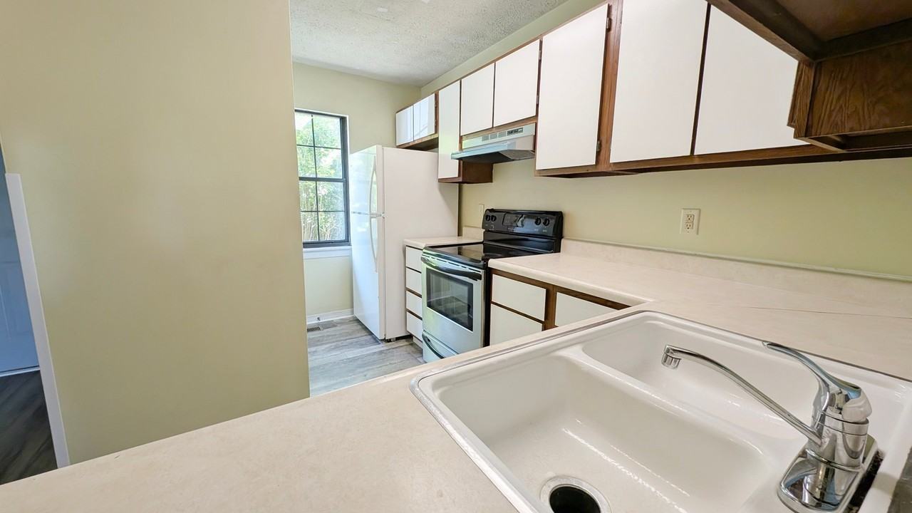 534 E Graham Pl - Photo 6 of 19