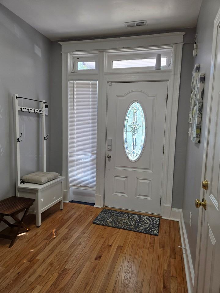 411 Hobart Pl Nw - Photo 4 of 16