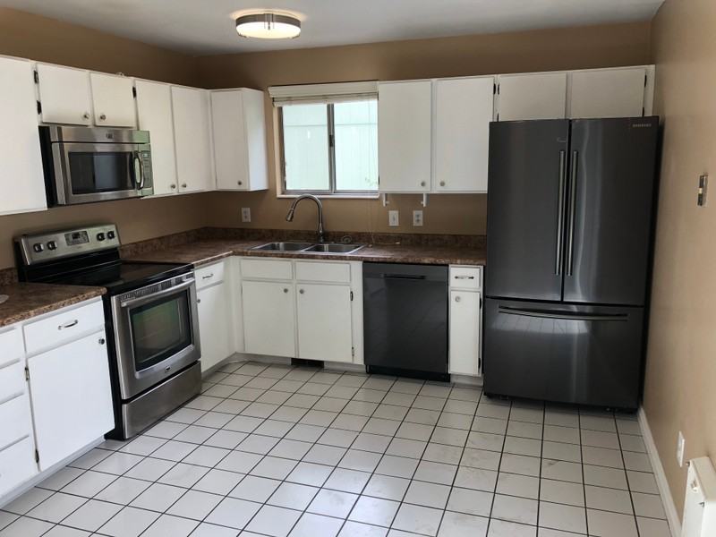 798 E Scirlein Dr - Photo 3 of 17