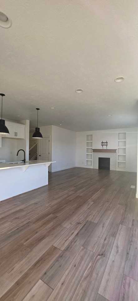 4253 E Center Point St - Photo 4 of 50