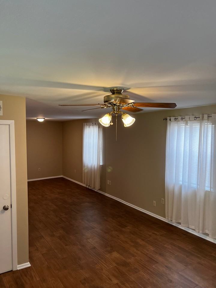 725 Heavens Dr #4 - Photo 3 of 29
