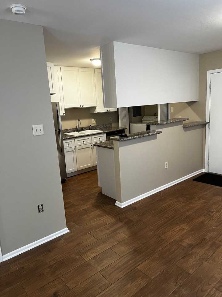 725 Heavens Dr #4 - Photo 5 of 29