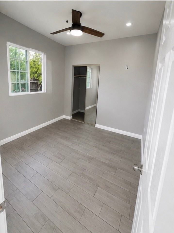 12310 Thorson Ave - Photo 2 of 7
