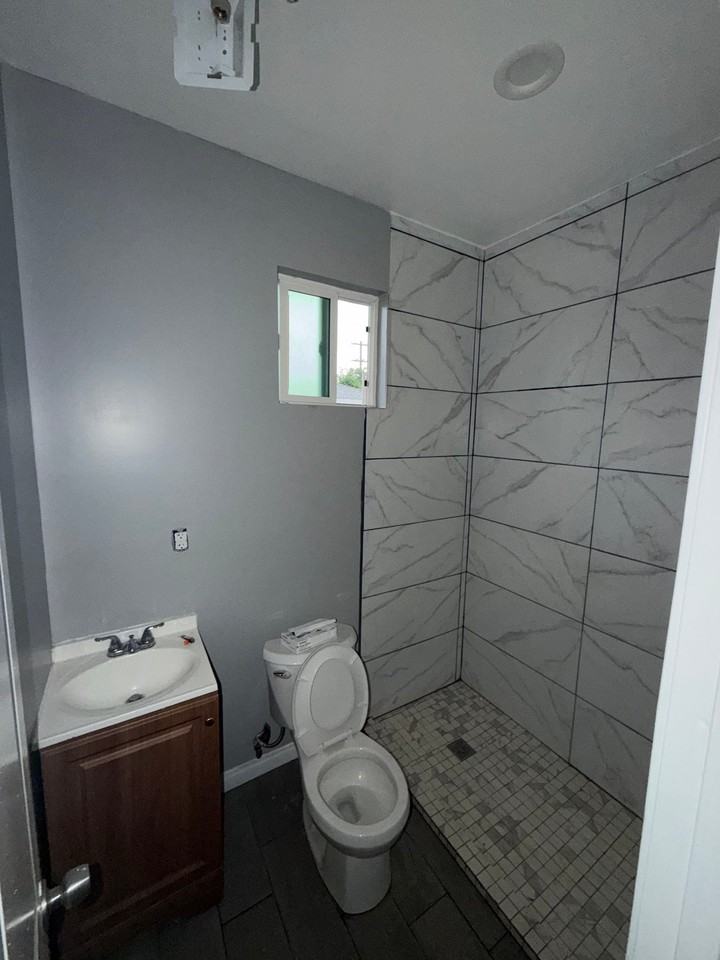 12310 Thorson Ave - Photo 4 of 7