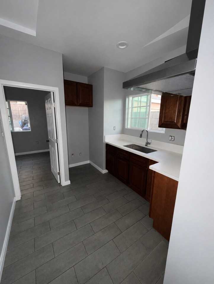 12310 Thorson Ave - Photo 7 of 7