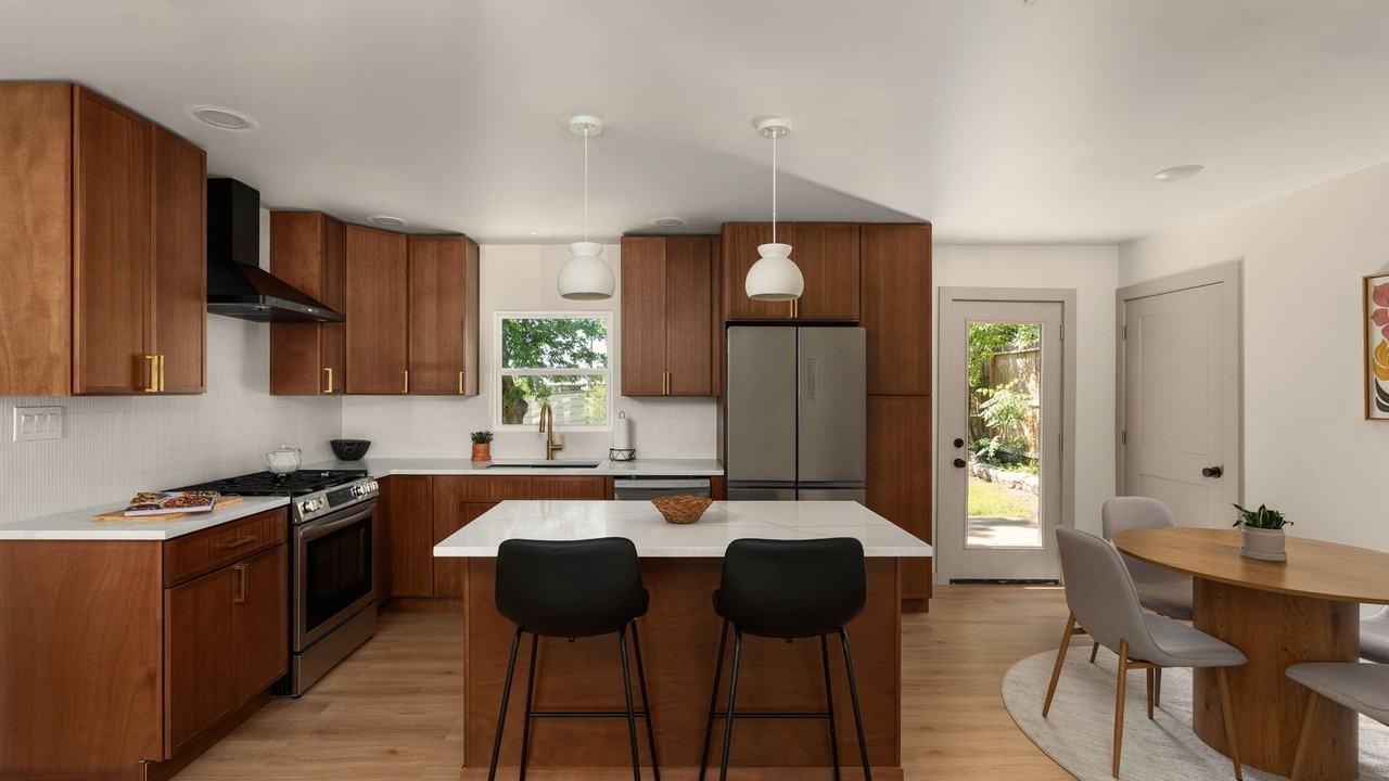 337 W Merriweather St - Photo 3 of 16