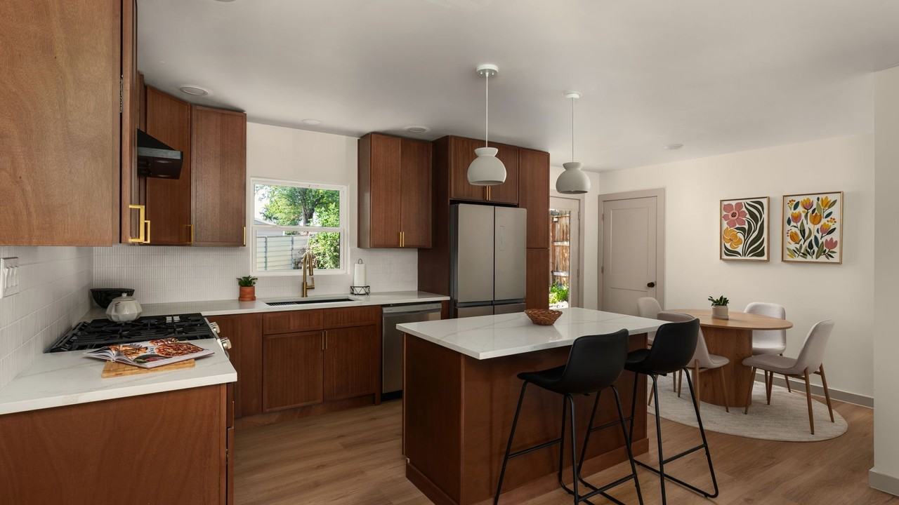337 W Merriweather St - Photo 4 of 16