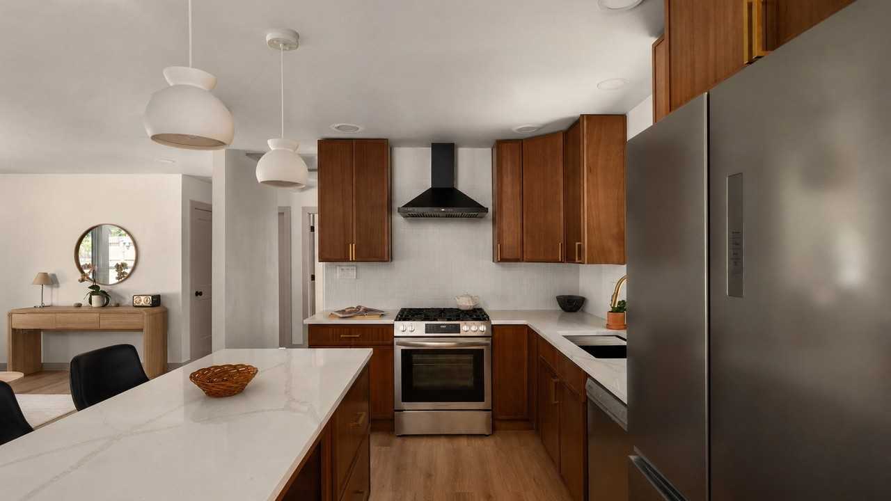 337 W Merriweather St - Photo 5 of 16