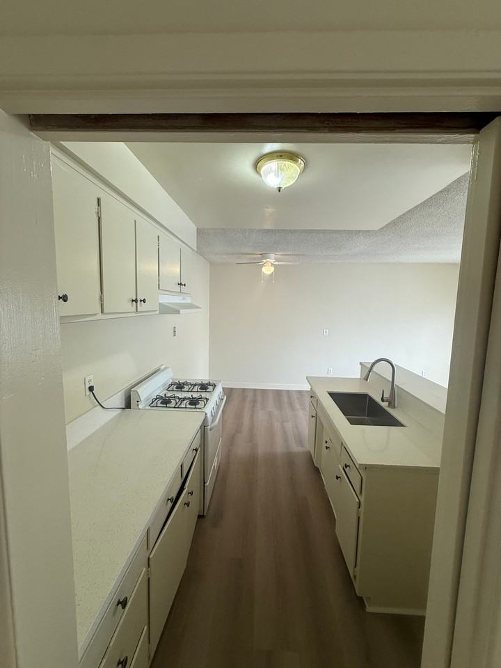 1661 W 219th St #3 - Photo 4 of 7