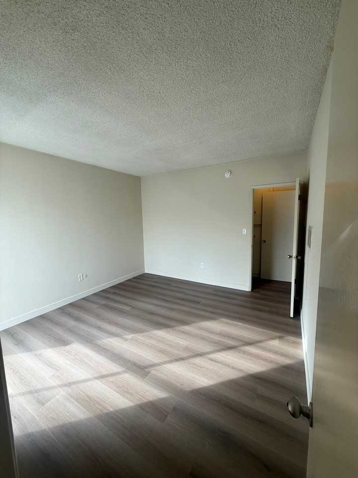 1661 W 219th St #3 - Photo 6 of 7