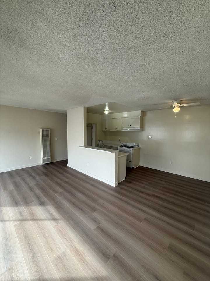 1661 W 219th St #3 - Photo 7 of 7