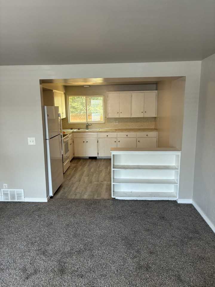 1836 S Mcclelland St #B - Photo 2 of 5
