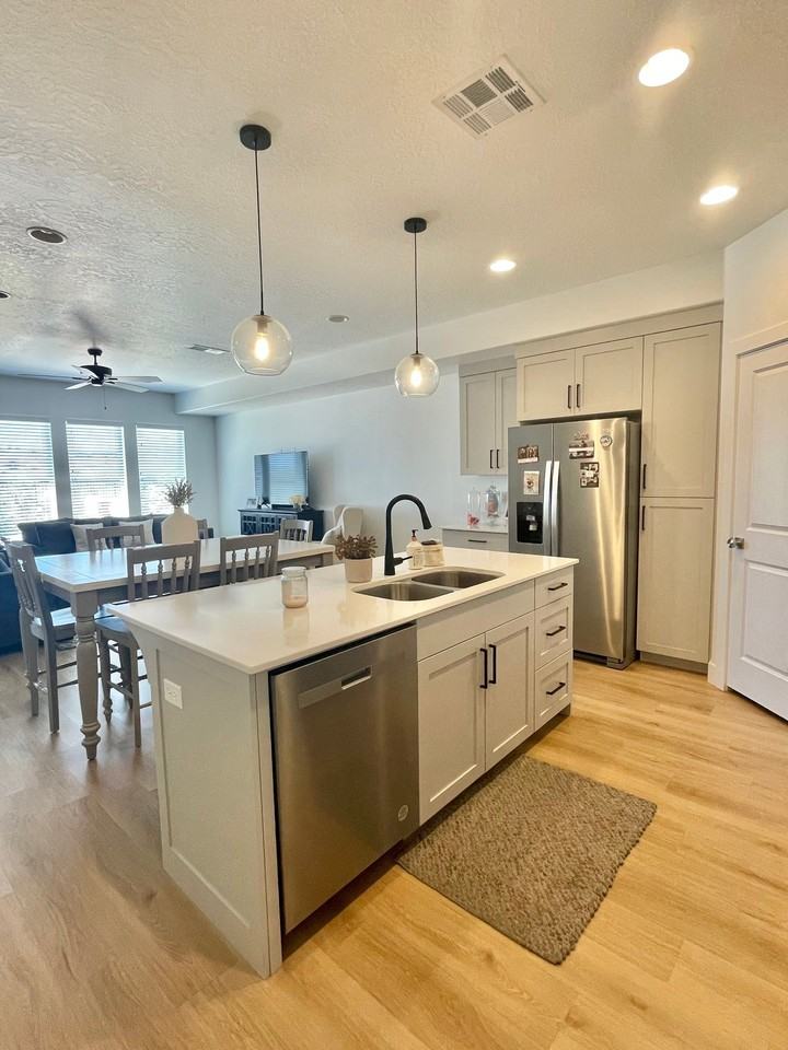 2618 E Wake Forest Ln - Photo 3 of 13
