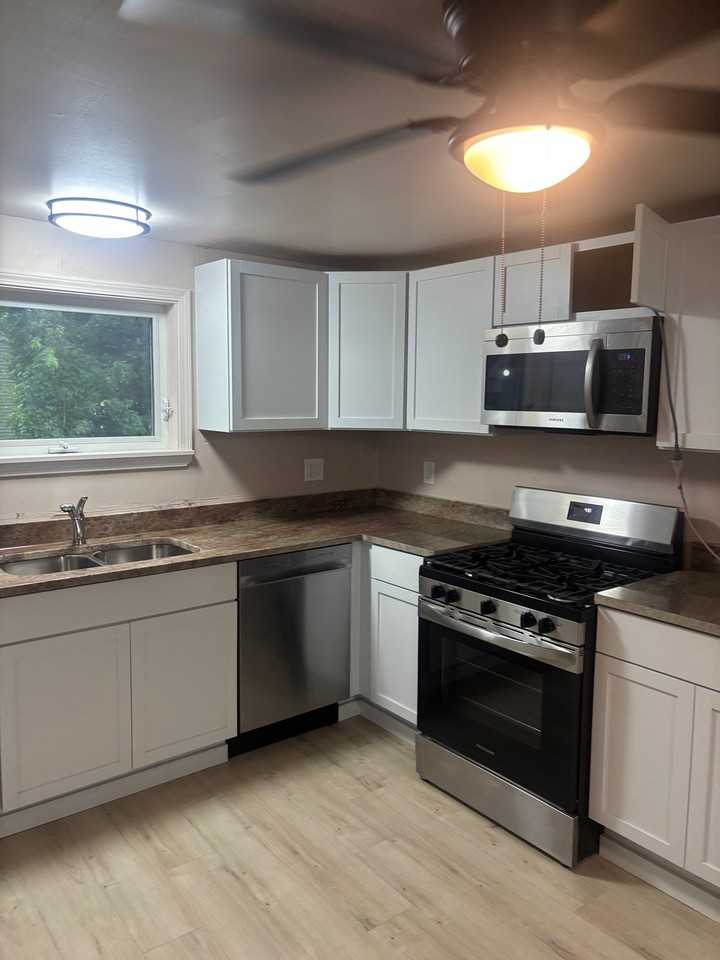 4008 Cardinal Ln - Photo 4 of 18