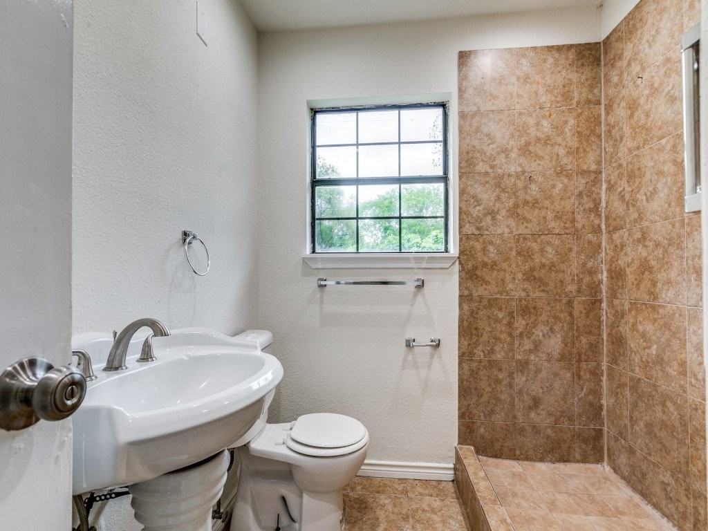 247 E Amber St - Photo 5 of 15