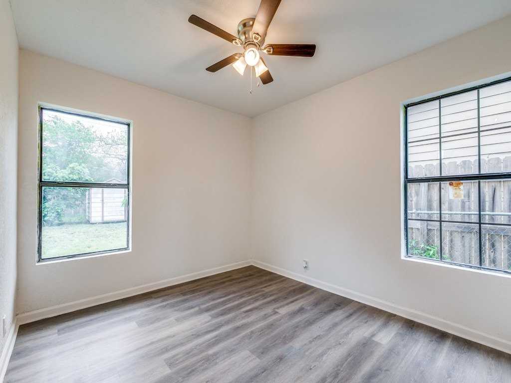 247 E Amber St - Photo 6 of 15
