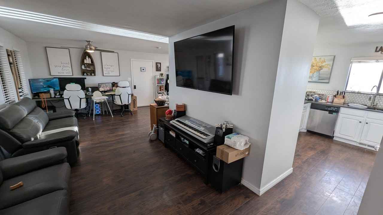 921 Woodridge Dr - Photo 3 of 17