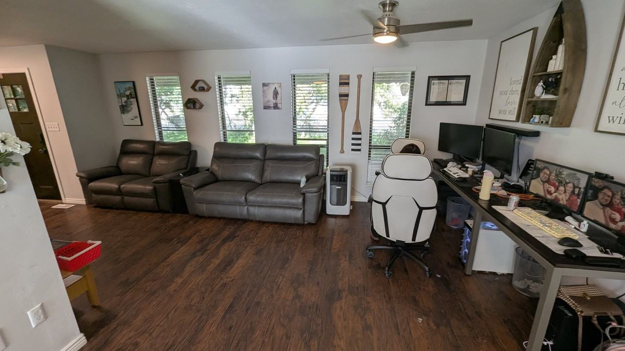 921 Woodridge Dr - Photo 4 of 17