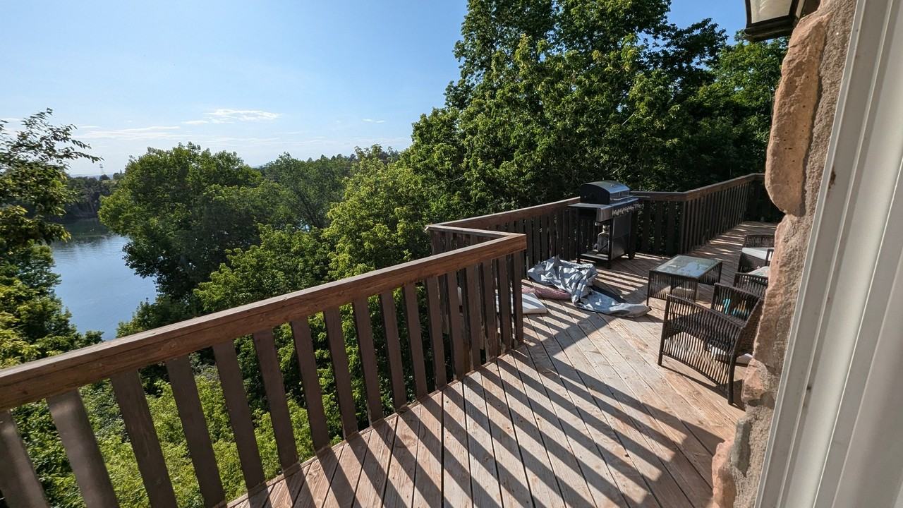 921 Woodridge Dr - Photo 7 of 17