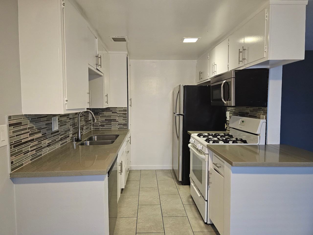 20810 Amie Ave - Photo 3 of 21