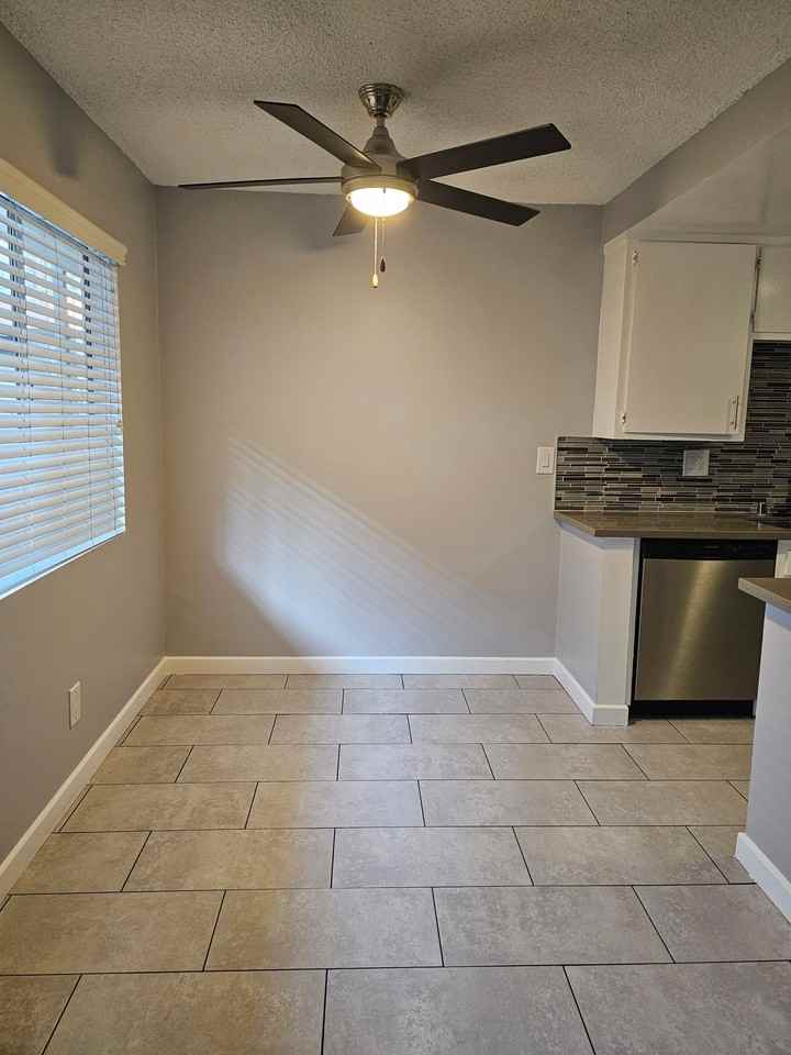 20810 Amie Ave - Photo 4 of 21