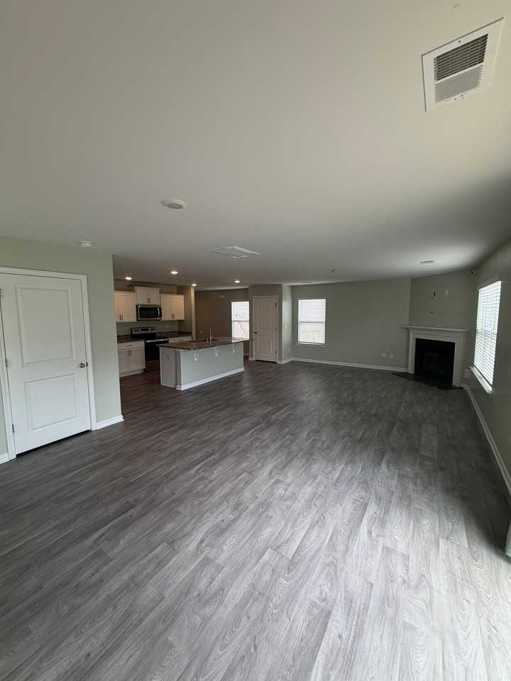 5033 Pratt Dr - Photo 4 of 18