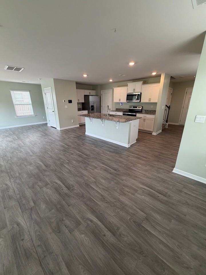 5033 Pratt Dr - Photo 5 of 18