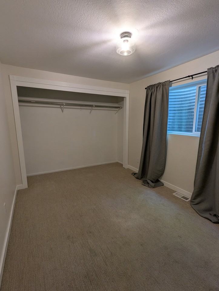 2065 California Ave #B - Photo 2 of 12