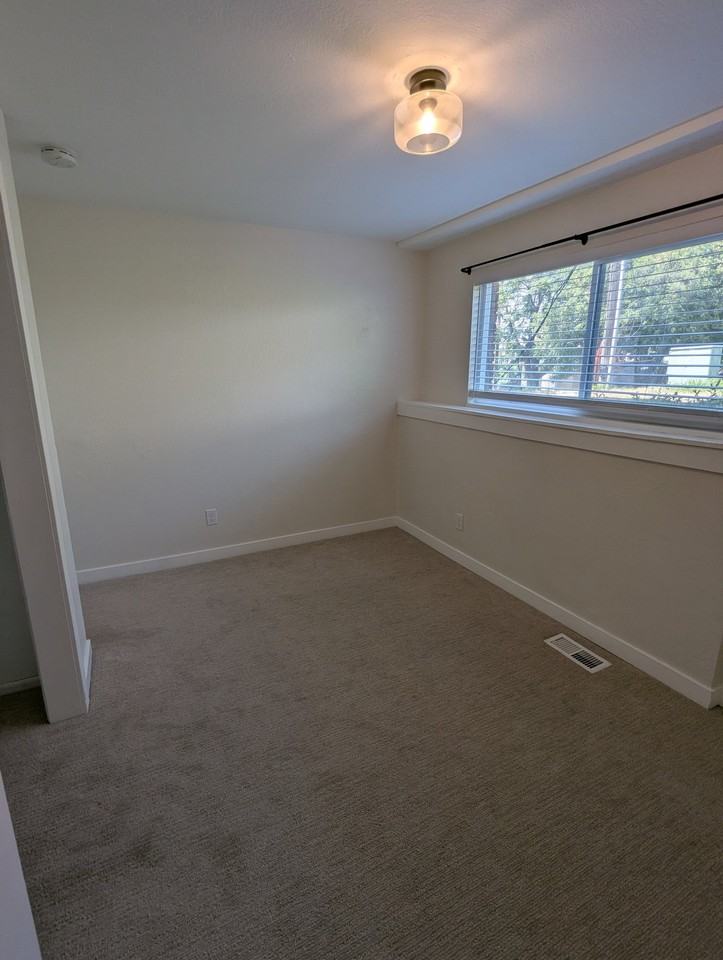 2065 California Ave #B - Photo 3 of 12