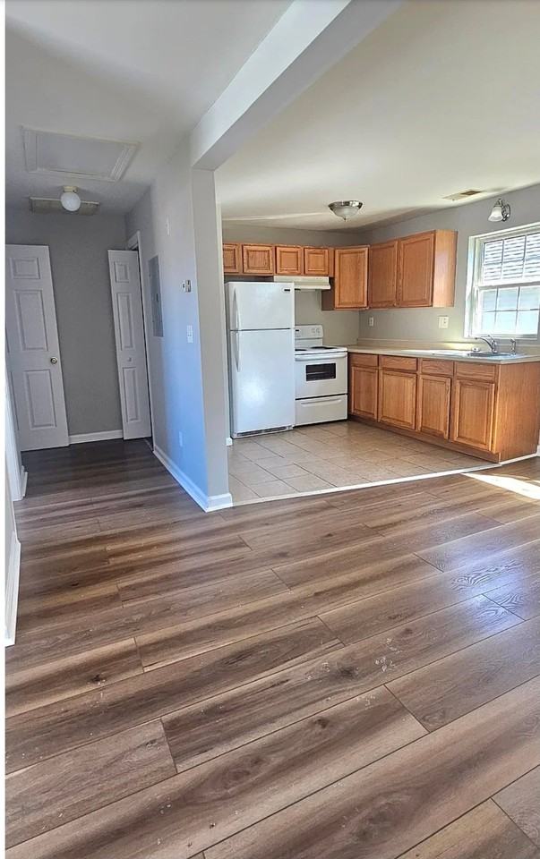 129 Main St #B - Photo 4 of 12