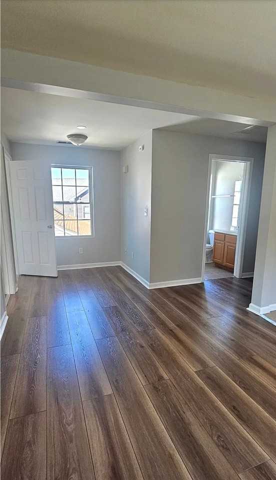 129 Main St #B - Photo 5 of 12