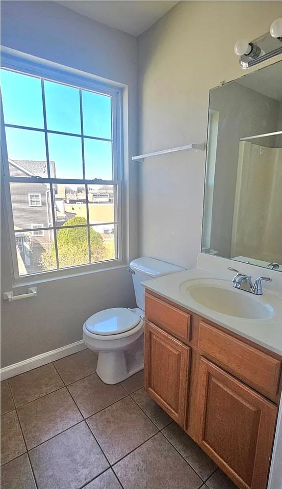 129 Main St #B - Photo 7 of 12