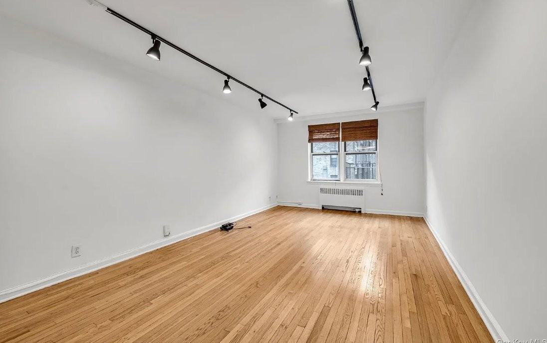 2080 Barnes Ave #4E - Photo 2 of 10