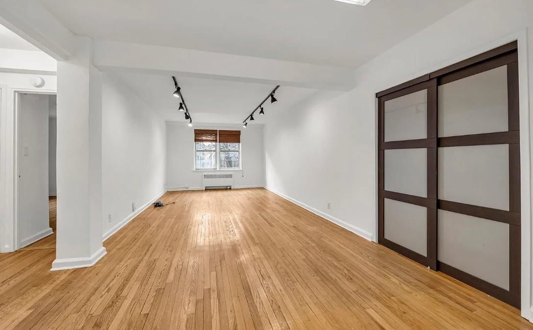2080 Barnes Ave #4E - Photo 3 of 10