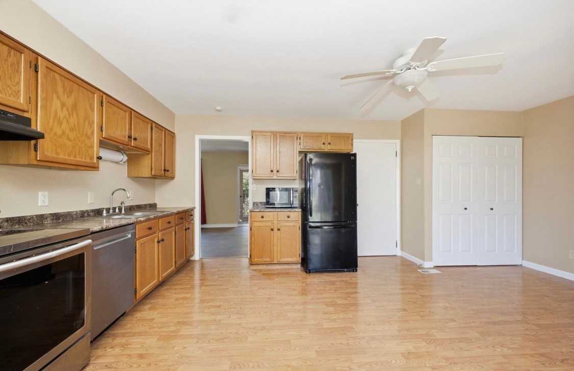510 W Market St - Photo 4 of 20