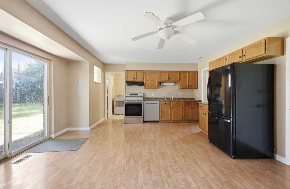 510 W Market St - Photo 5 of 20