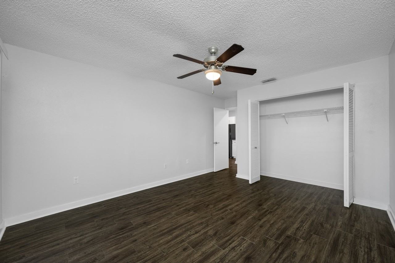 10723 Buckingham Ct - Photo 2 of 11