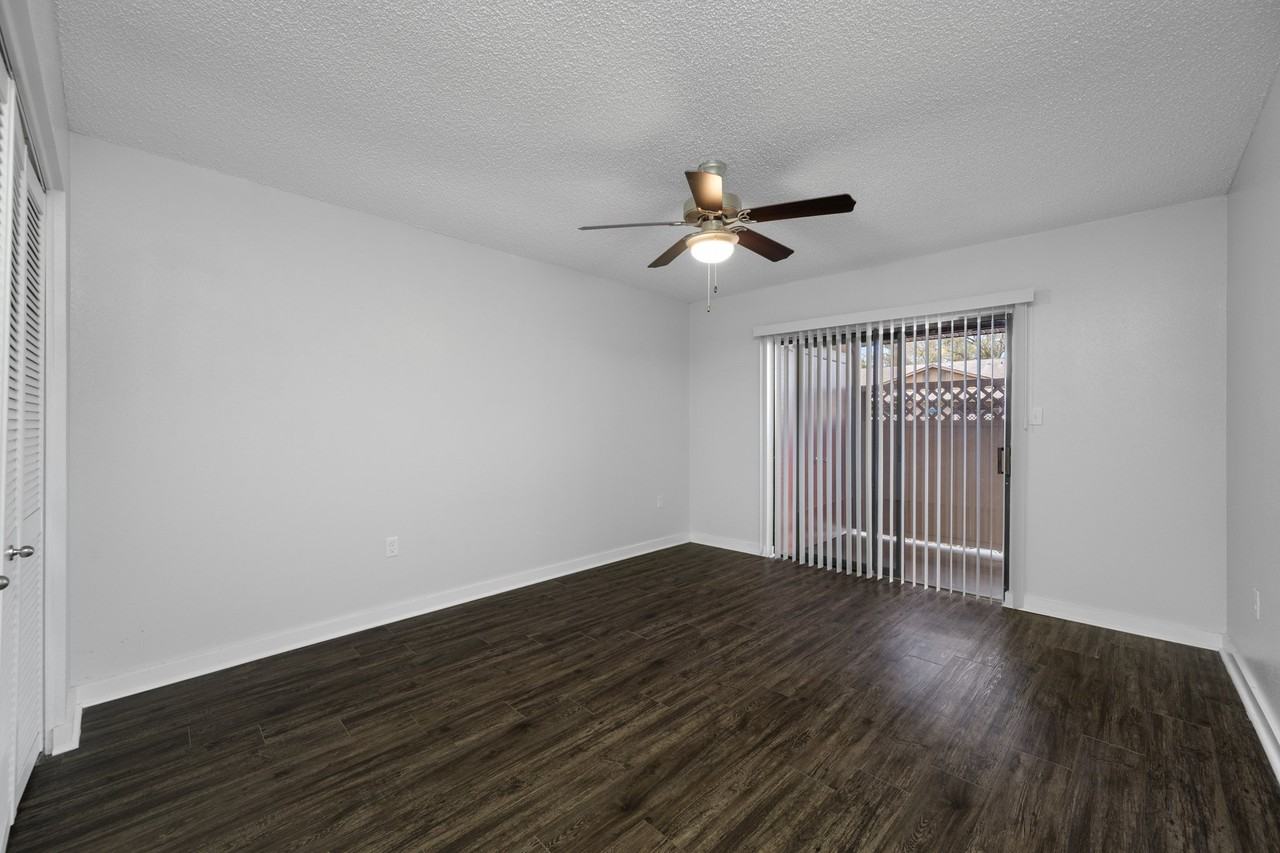10723 Buckingham Ct - Photo 3 of 11