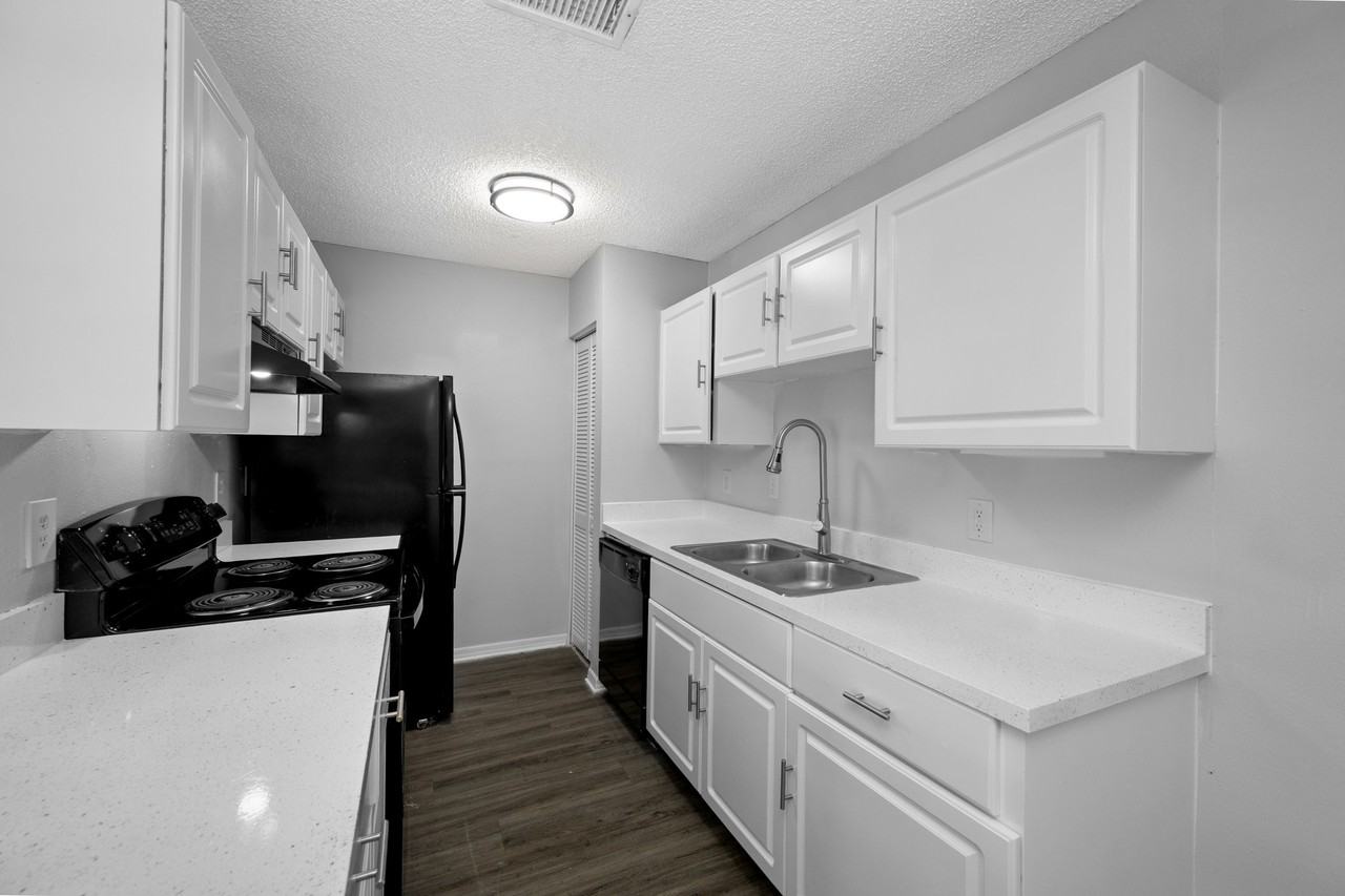 10723 Buckingham Ct - Photo 4 of 11