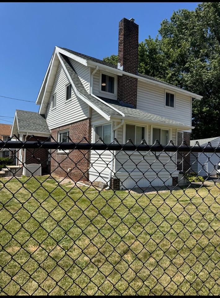 1376 Diagonal Rd - Photo 2 of 8