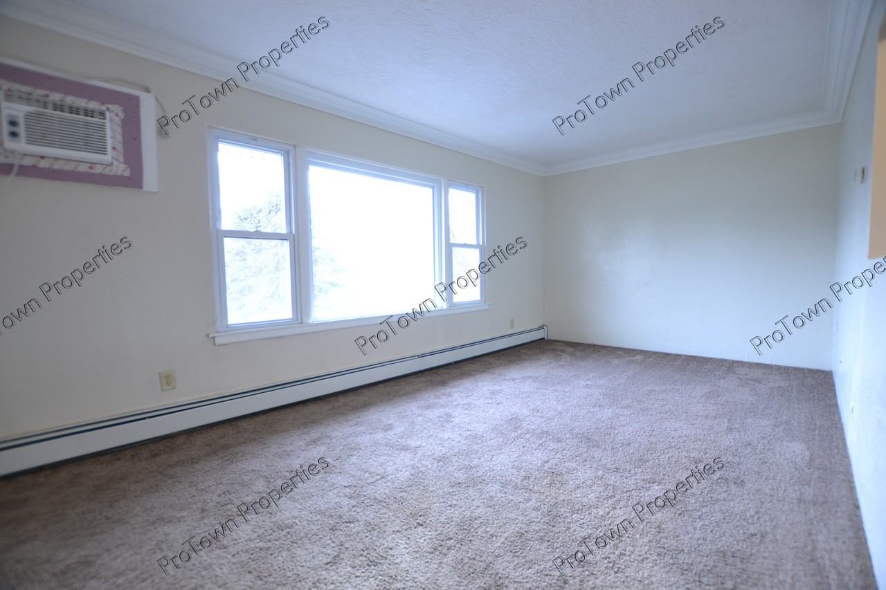 402 Siegmund Street #4 - Photo 5 of 7