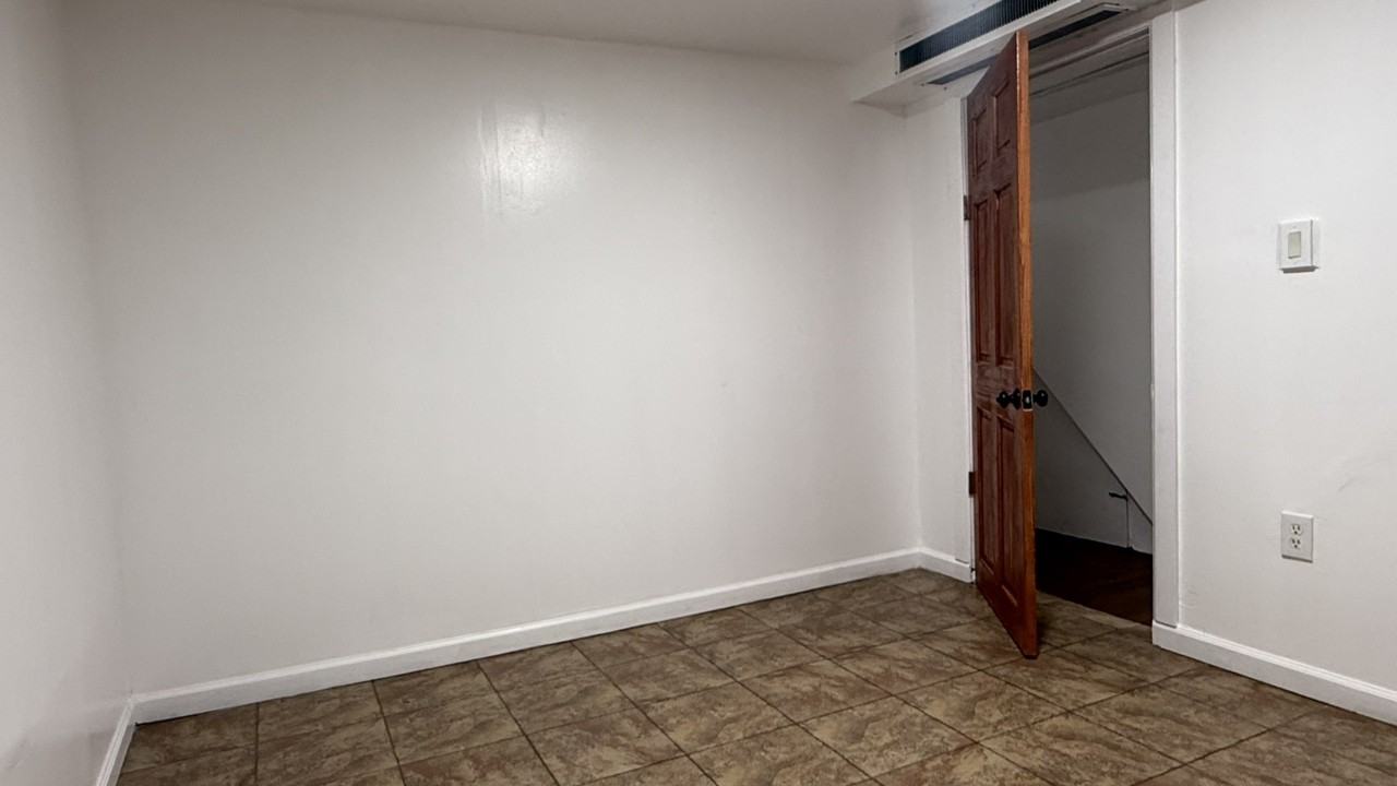 E 160th St - Photo 4 of 9