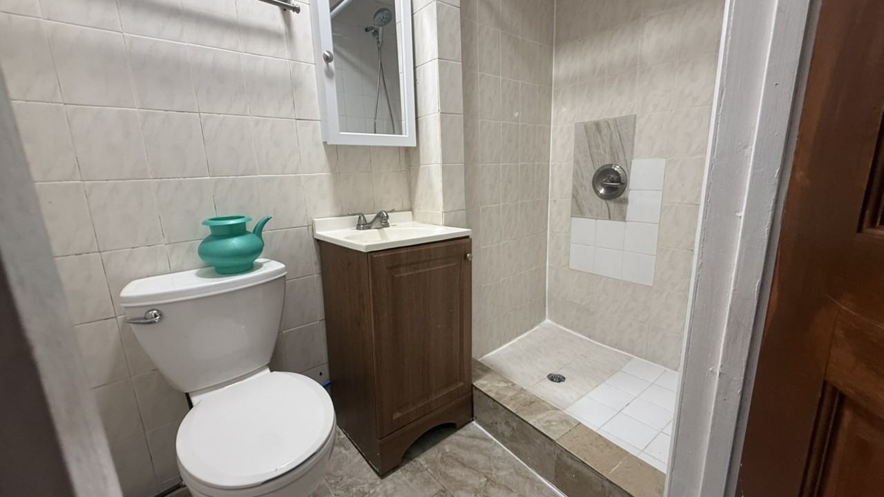 E 160th St - Photo 5 of 9