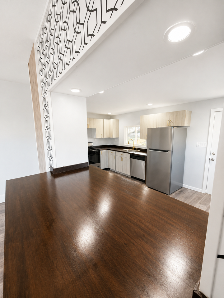 569 4th Avenue - Photo 5 of 10