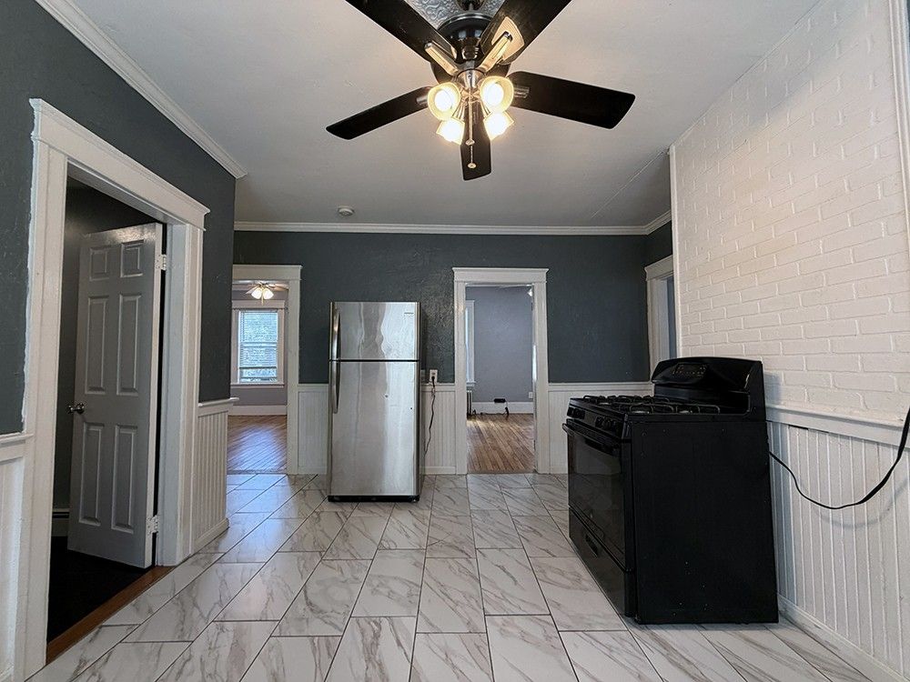 20 Creston St #1 - Photo 6 of 16