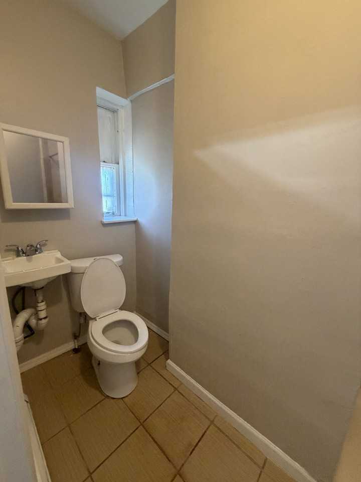 91 E 25th St #8 - Photo 6 of 7