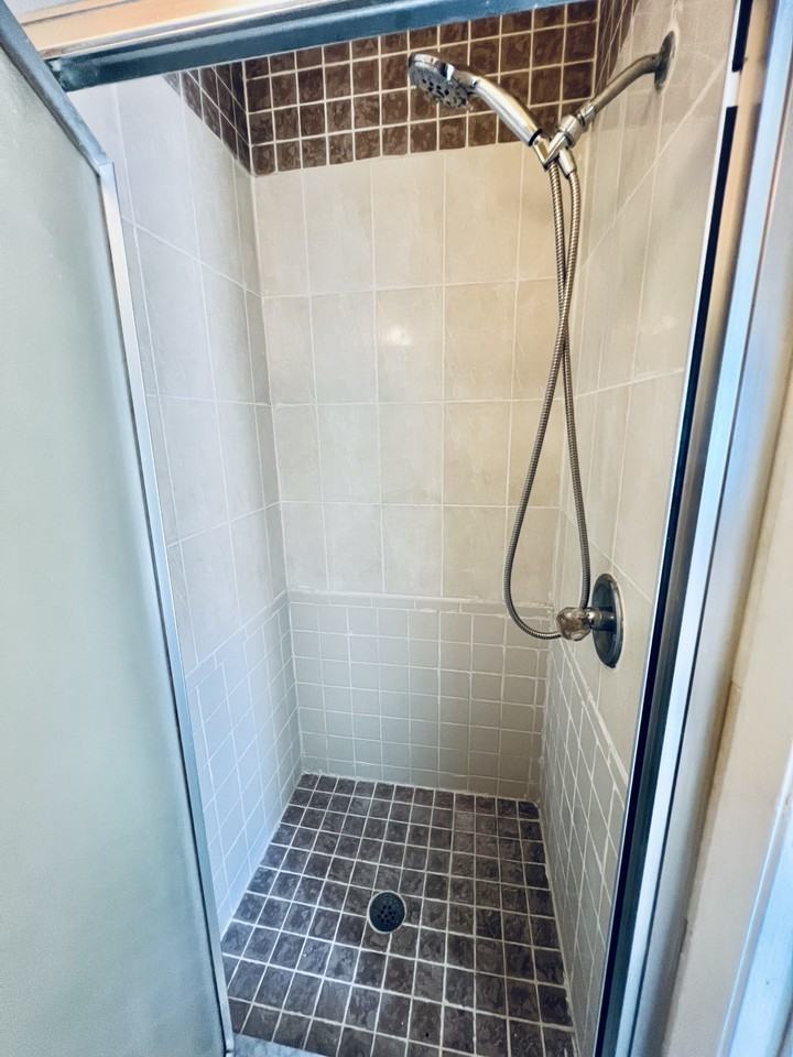 1005 Vine St #B - Photo 4 of 16