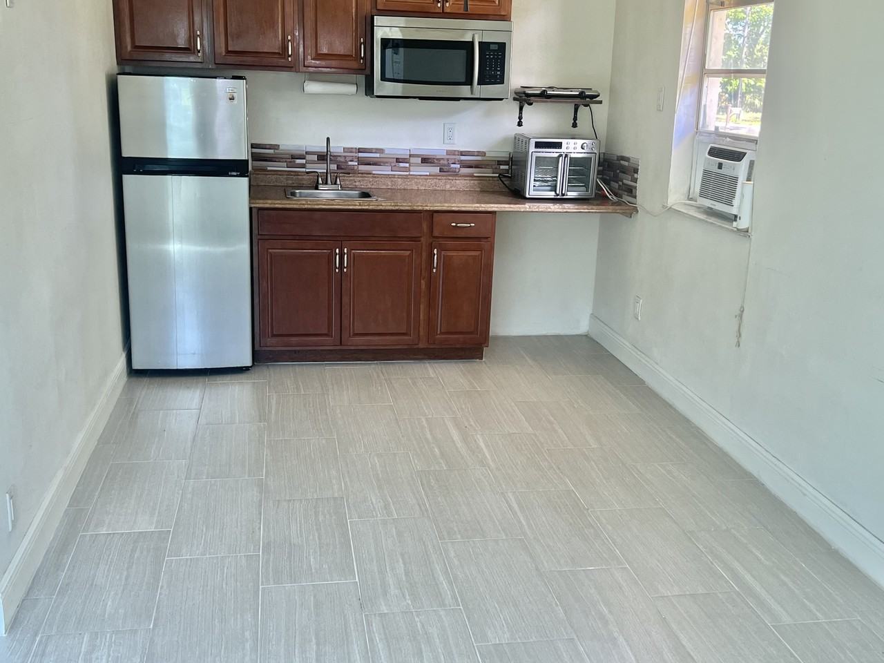 1005 Vine St #B - Photo 5 of 16