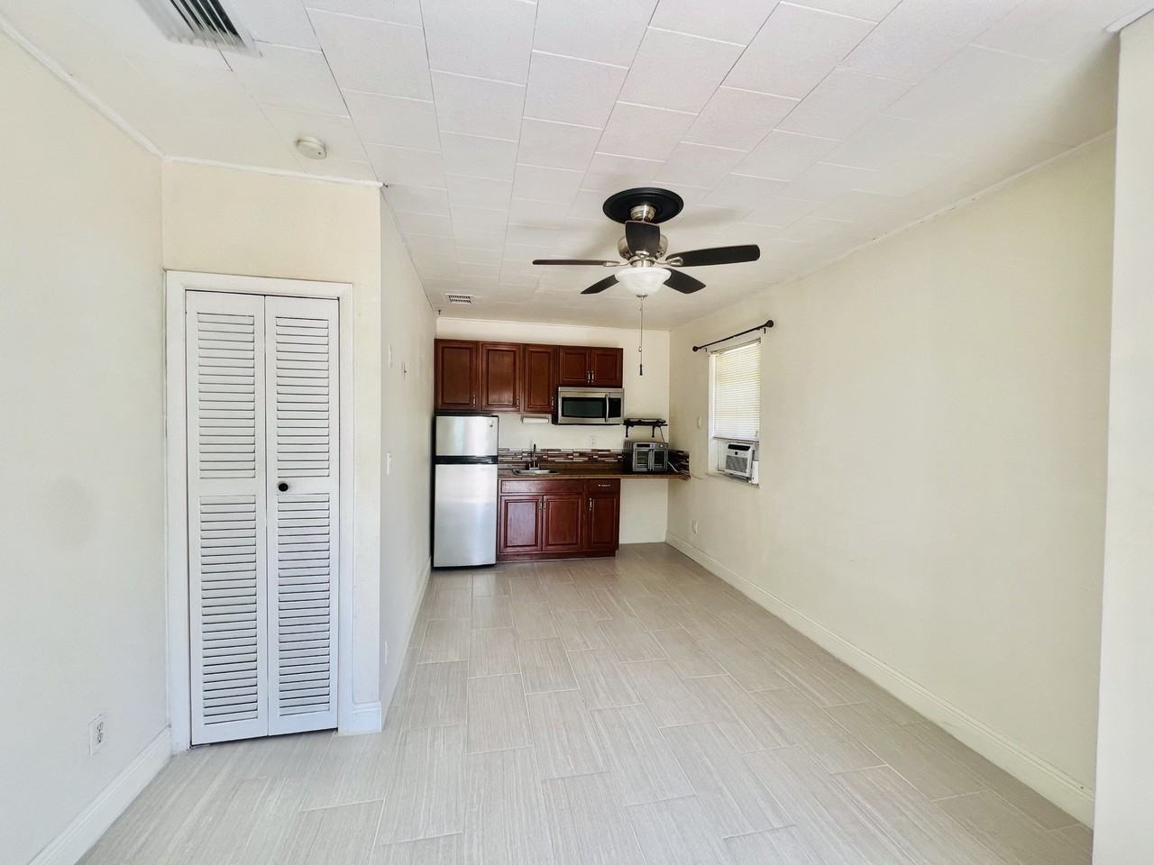 1005 Vine St #B - Photo 6 of 16